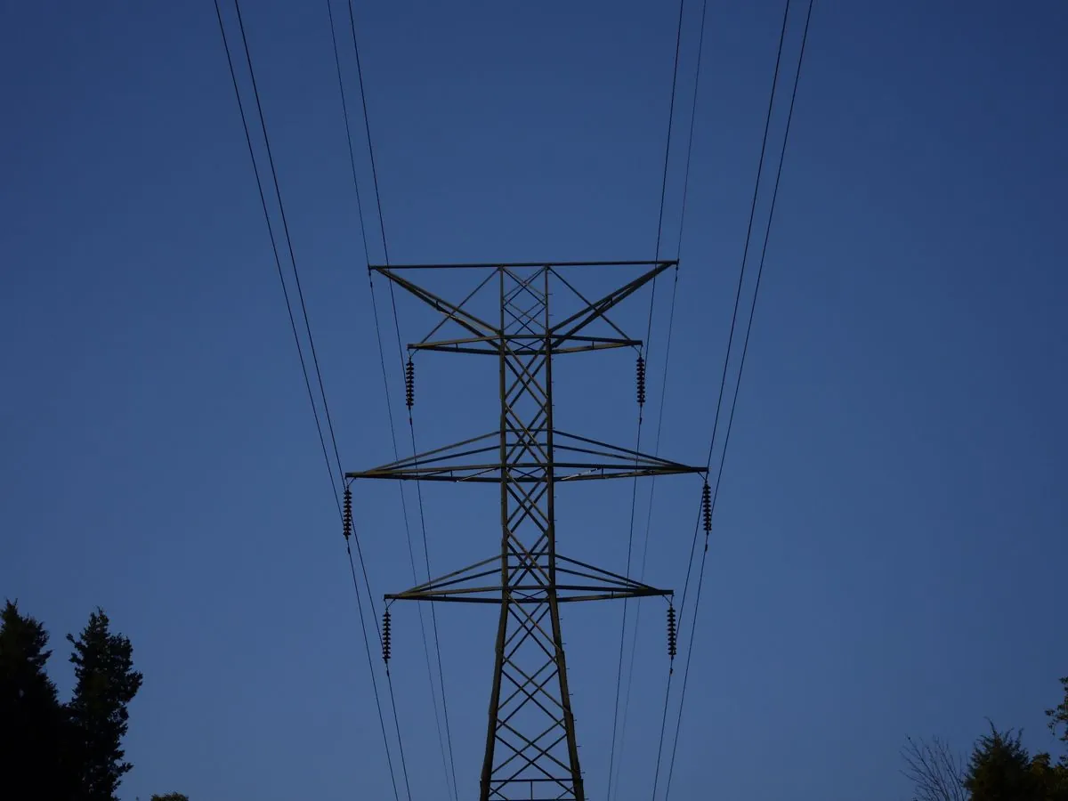 На Полтавщині відновили електропостачання після атаки рф,  заплановано імпорт електрики з 5 країн - Укренерго