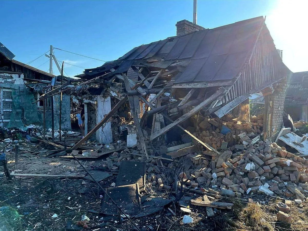 Оккупанты в течение дня били по Никопольщине из БпЛА и артиллерии, пострадали два человека, повреждены дома - ОВА