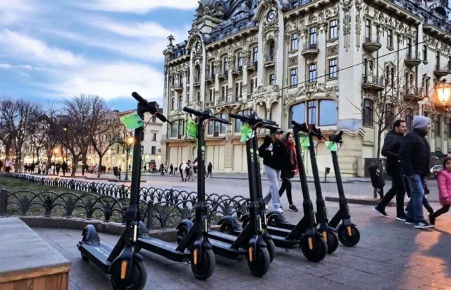 Electric scooters will be removed from sidewalks: Odesa has determined the parking places for electric scooters
