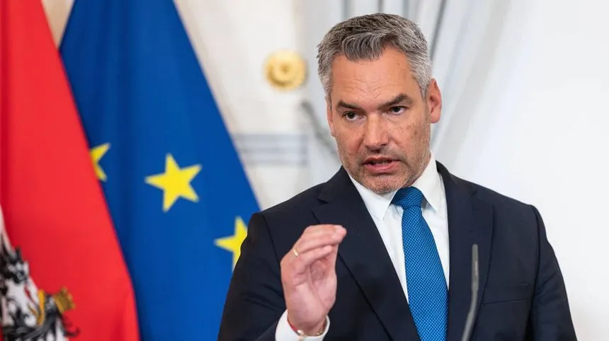 Канцлер Австрии допускает украинские удары по территории рф
