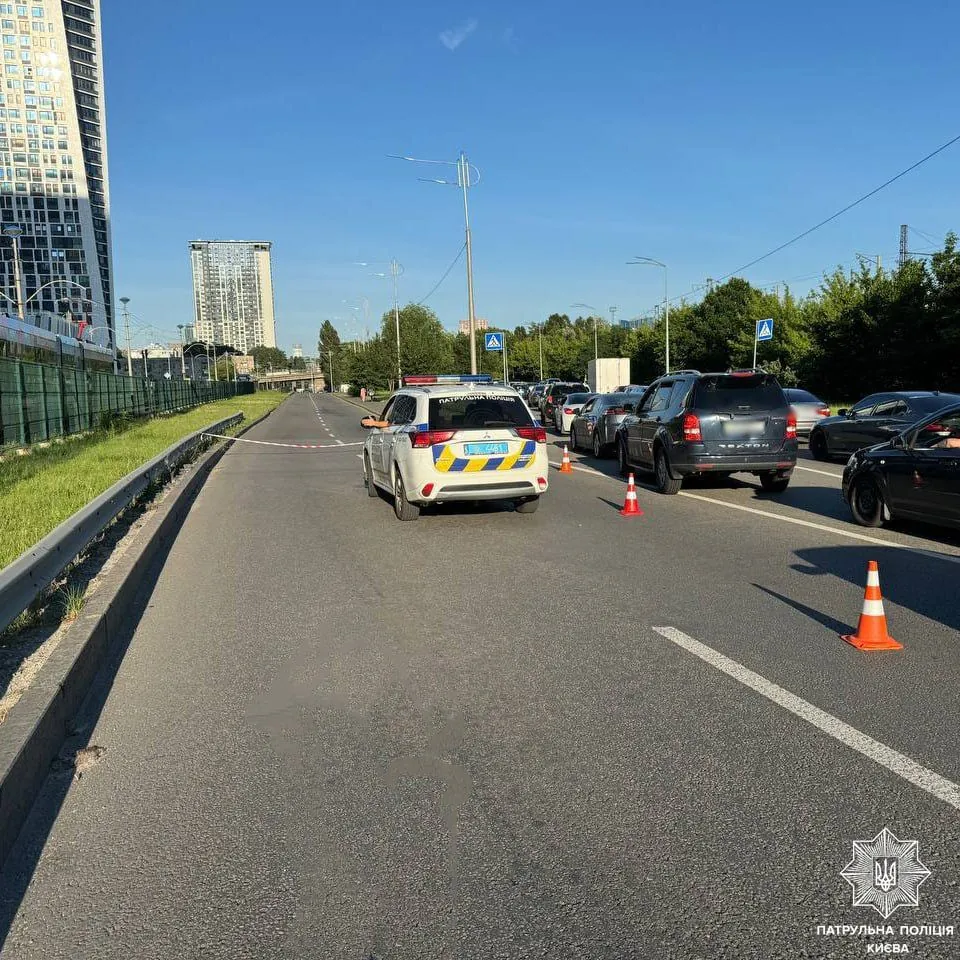 Обвал моста в Киеве: на улице Борщаговской перекрыли движение транспорта в обоих направлениях