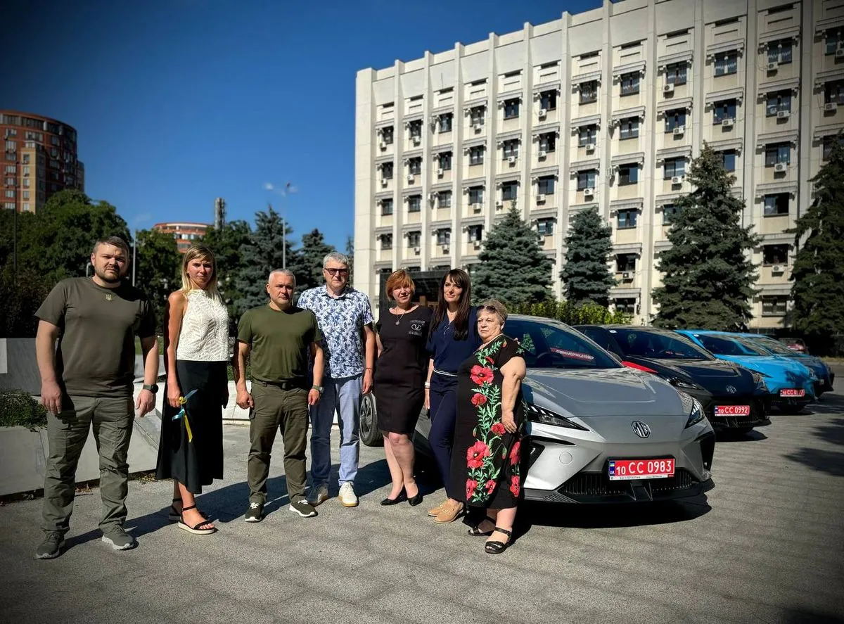 Медики Одещини отримали сучасні електромобілі для первинної меддопомоги