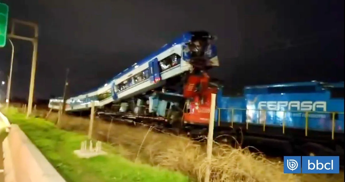 Пассажирский поезд столкнулся с грузовым в Чили