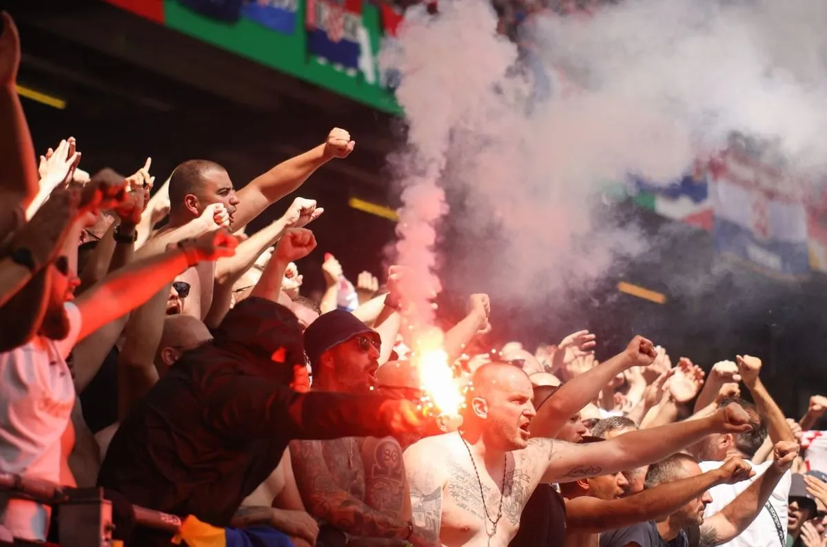 Сербия угрожает отказаться от участия в европейском футбольном первенстве из-за скандирования фанатов