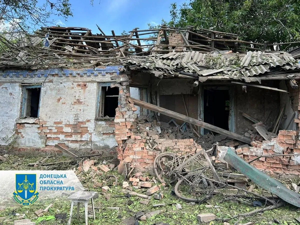 Enemy aerial bomb attack on a residential area in Selidovo: prosecutors showed the consequences