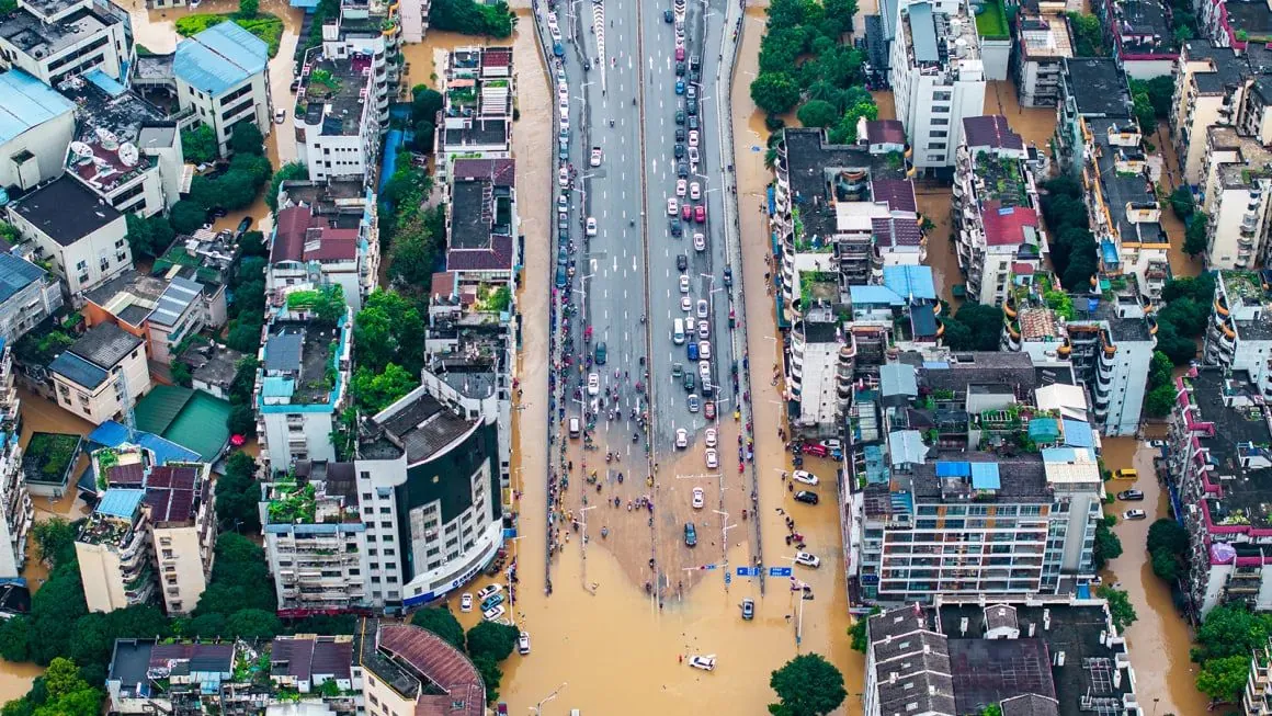 Смертоносные дожди на юге Китая вынуждают к массовой эвакуации