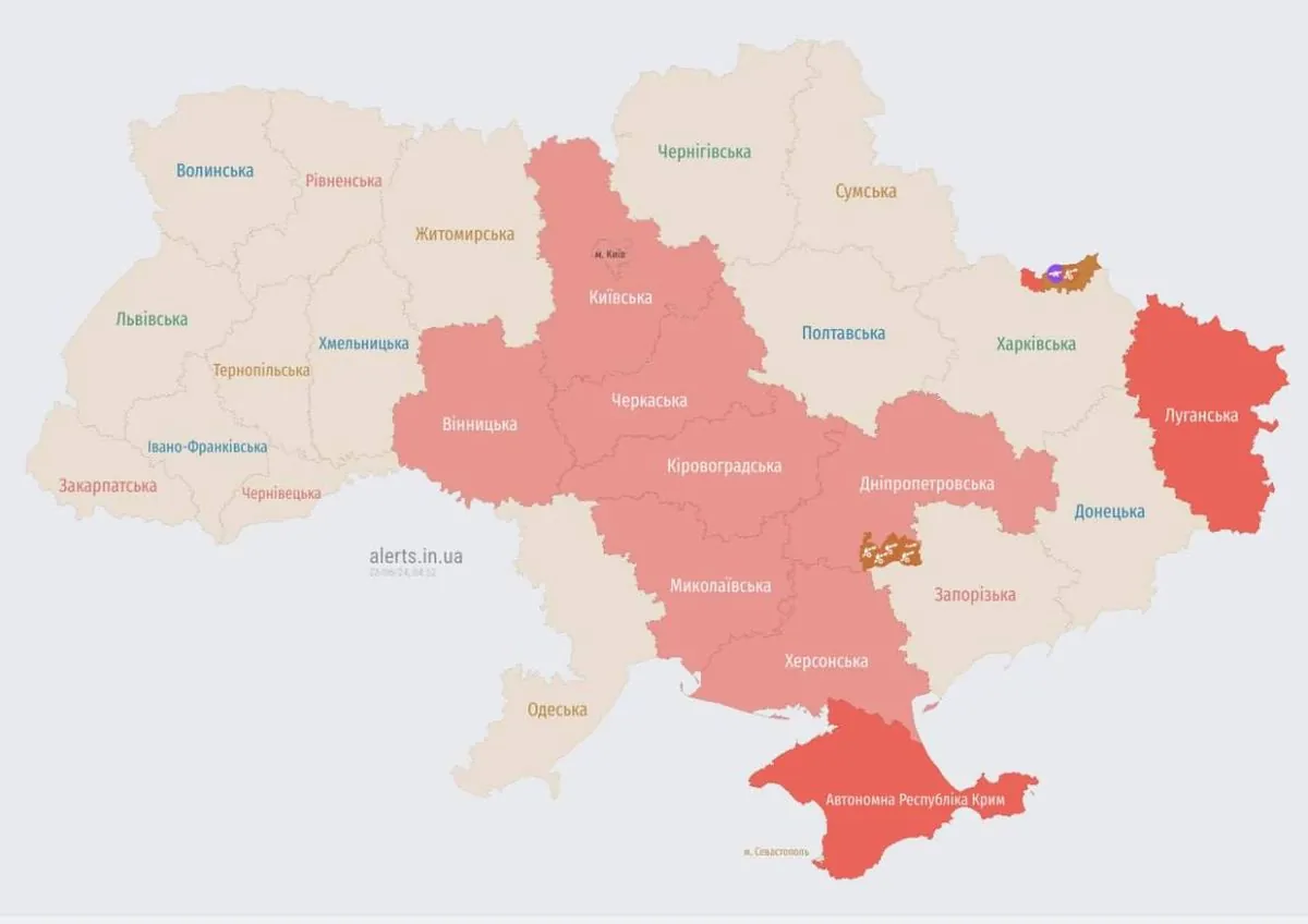 Повітряна тривога оголошена у Києві та регіонах України