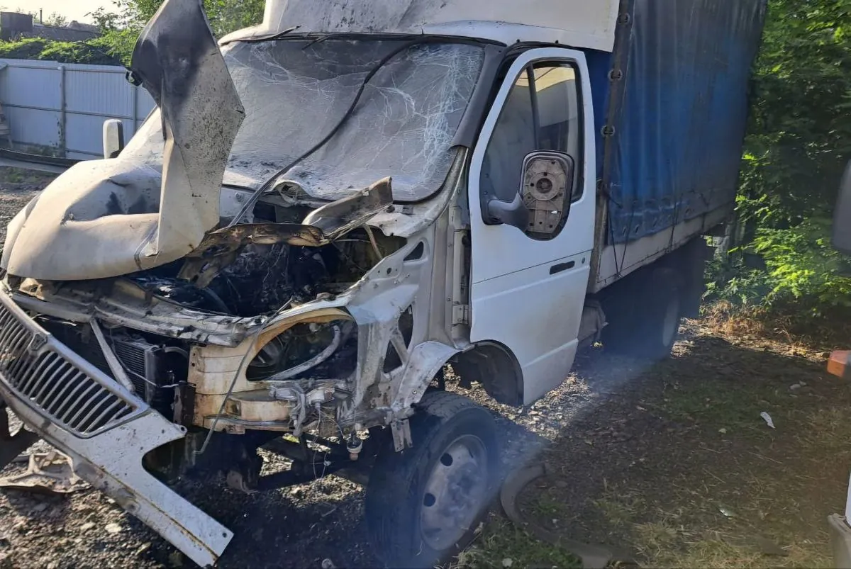 На Днепропетровщине российские обстрелы нанесли ущерб транспортным средствам и инфраструктуре