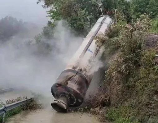Токсичні уламки космічної ракети впали на китайське село 