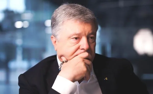 piaritsya-na-voennikh-i-vredit-strane-za-rubezhom-75percent-ukraintsev-ne-doveryayut-poroshenko