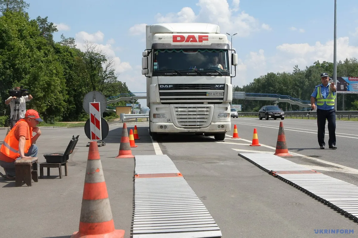 З 27 червня у Києві  через спеку обмежать рух вантажівок
