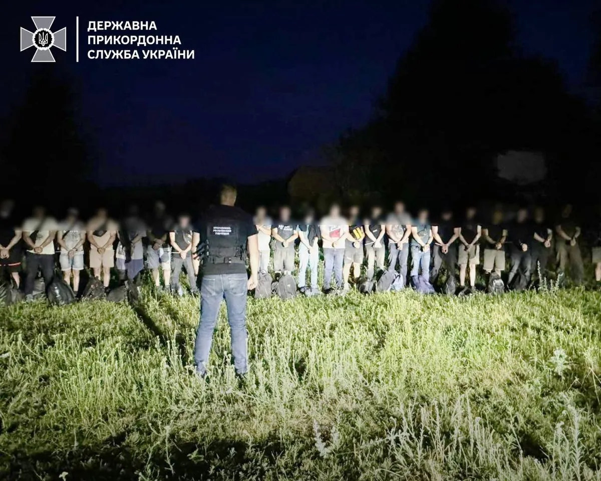 До Молдови за 300 тисяч євро: прикордонники затримали 24 ухилянтів, які намагались незаконно виїхати з України 