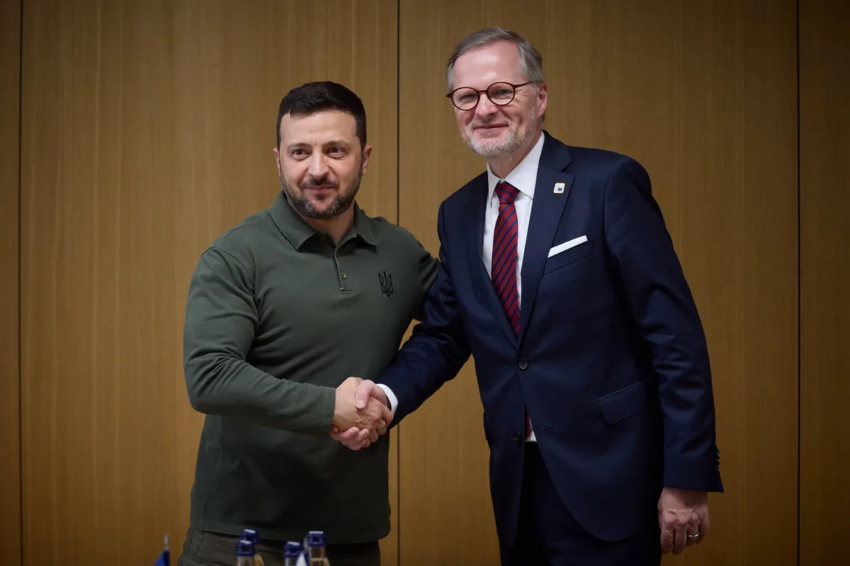 Обговорили снаряди, рух до ЄС і НАТО: Зеленський зустрівся з прем’єром Чехії Фіалою 