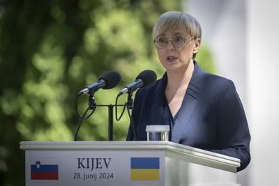 Україна має сама вирішувати, як і за яких умов вести переговори з росією - президентка Словенії