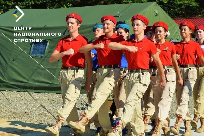russia-is-forming-a-junior-army-in-the-tot-ukrainian-teenagers-take-the-oath