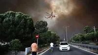Large-scale fires rage in Turkey
