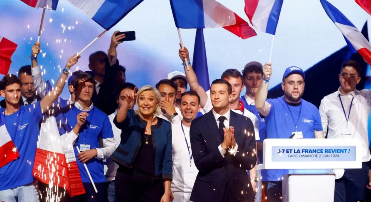 Экзит-полы во Франции показали победу в первом туре выборов ультраправого "Национального объединения"