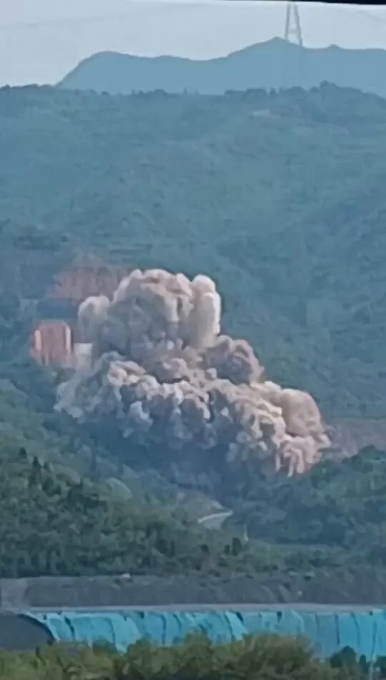 У Китаї ракета розбилася після "випадкового" запуску