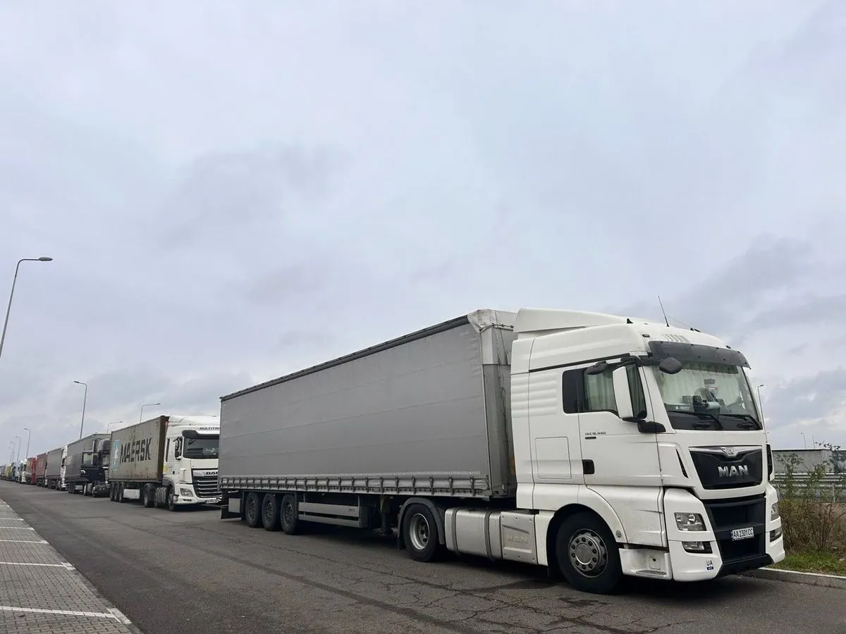 В Польше приостановили пропуск украинских грузовиков без разрешений на международные перевозки
