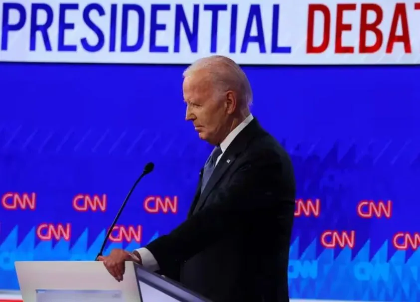 top-democrats-call-on-the-party-to-support-biden-while-members-of-the-presidents-family-emphasize-that-he-is-fighting-on