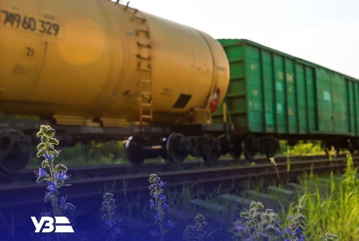 Грузоперевозки по железной дороге на экспорт выросли более чем на половину - УЗ