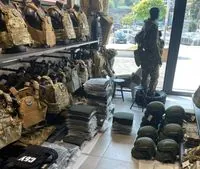 Entrepreneur imported helmets and plates for bulletproof vests for sale under the guise of humanitarian aid for the National Guard: he is suspected