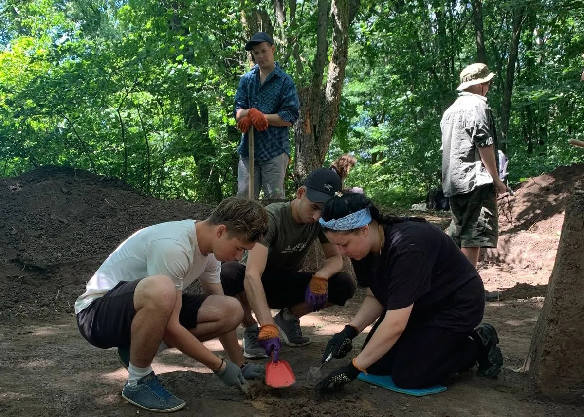 In Poltava region, archaeologists find burial site of ancient pit culture in a mound