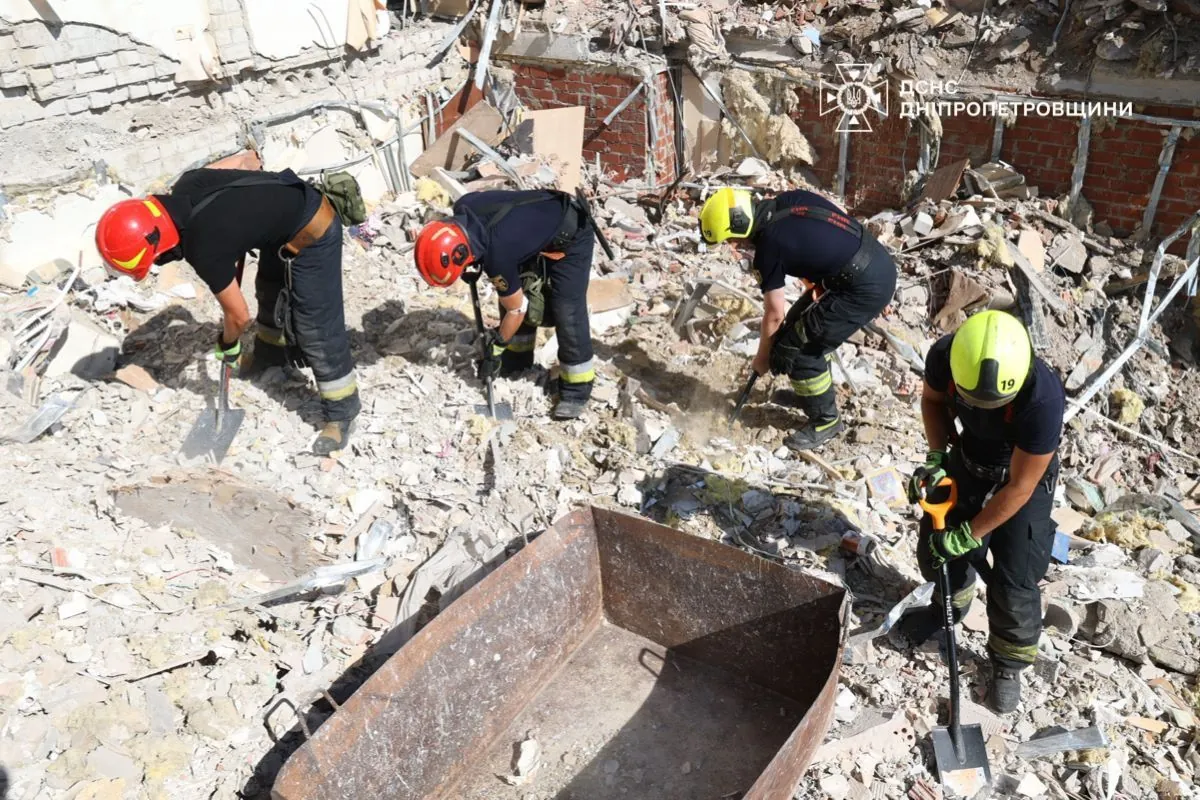 Russian missile attack on Dnipro: search for people who may be under the rubble continues