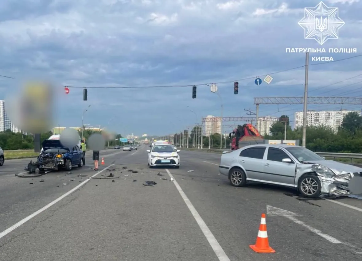 В Киеве ДТП на проспекте Петра Григоренко, движение транспорта затруднено