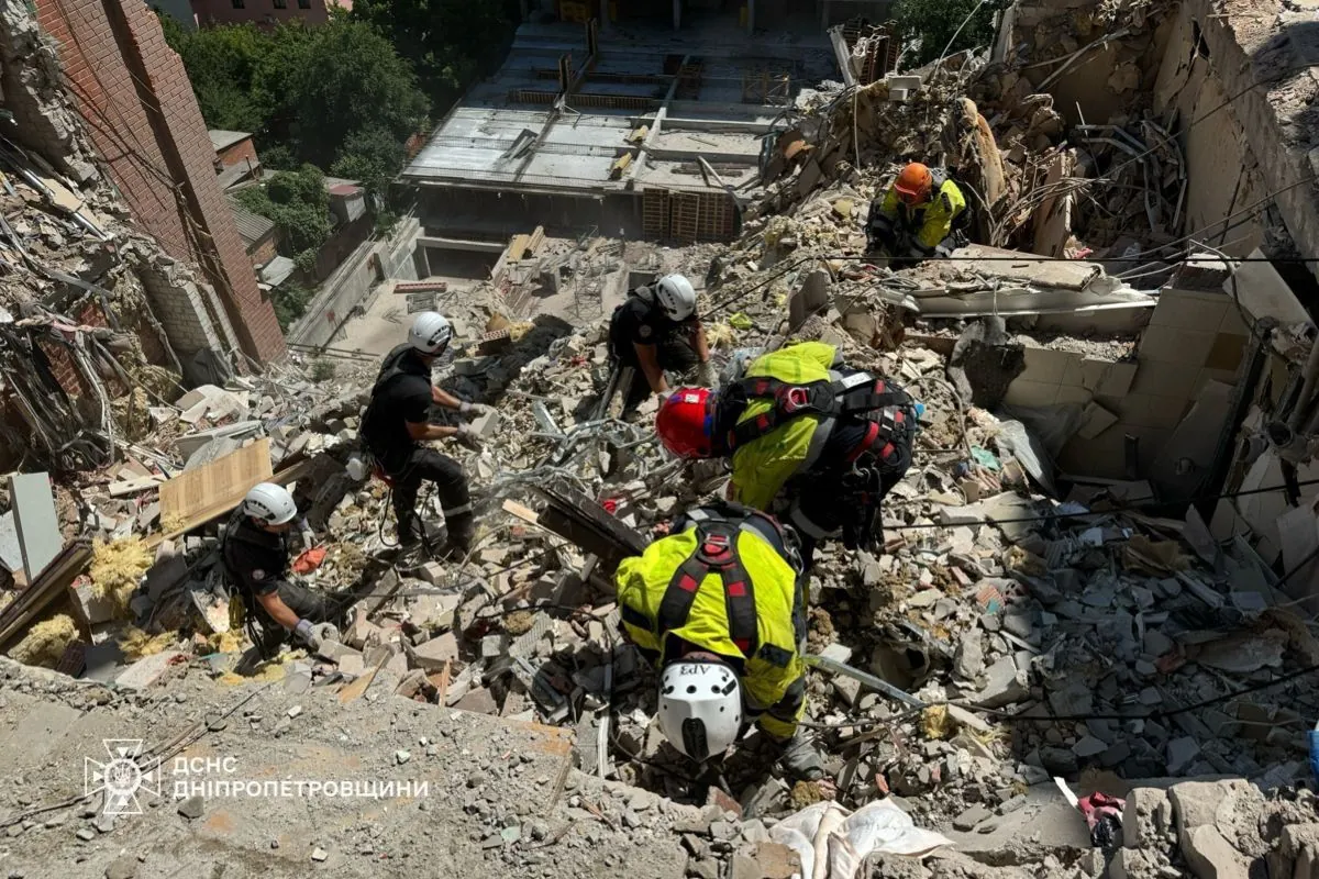 Тіло жінки знайшли у зруйнованому ворожим ударом будинку в Дніпрі