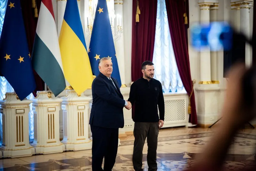 Орбан подтвердил визит в Киев: показал фото с Зеленским