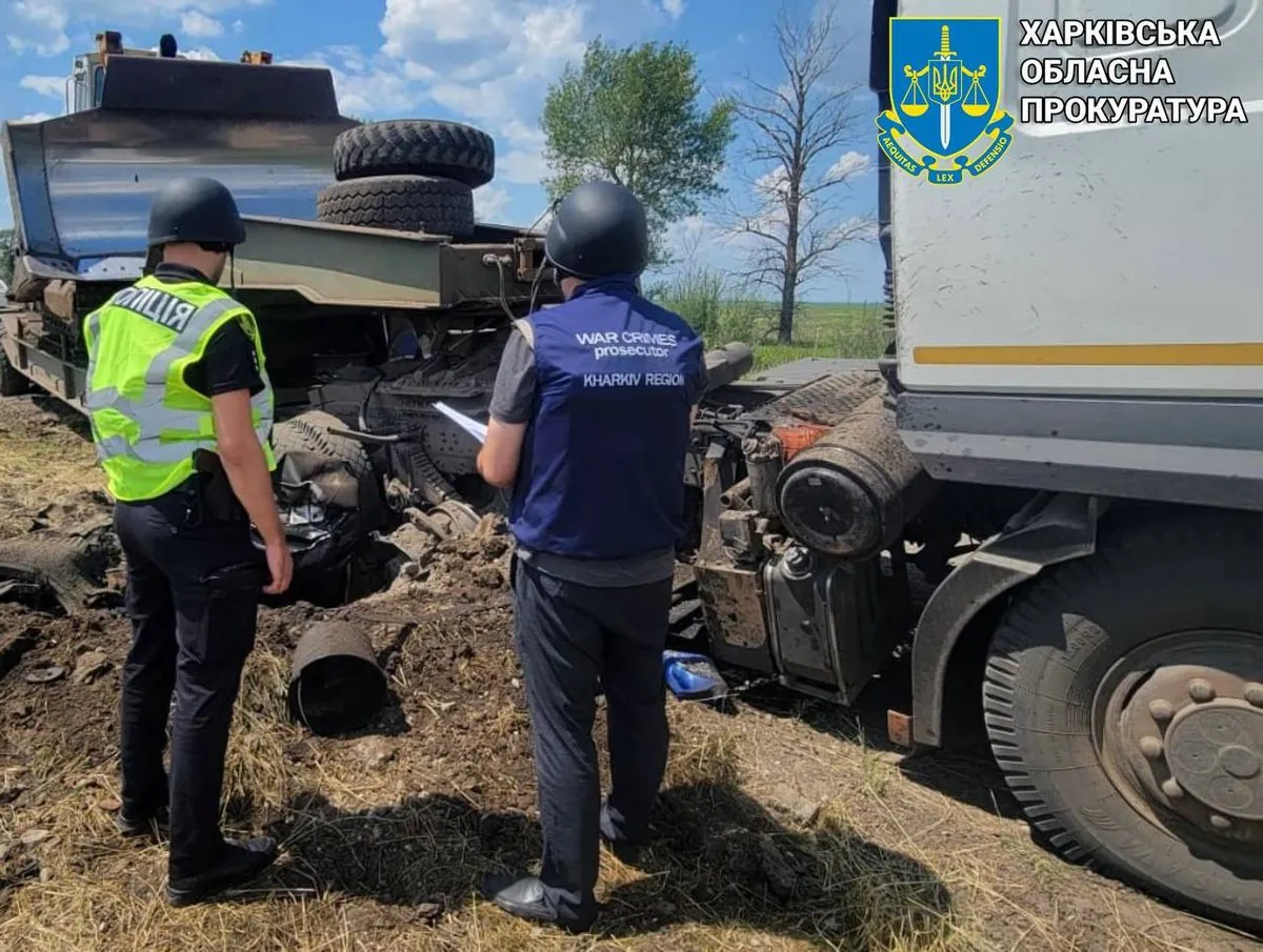 Вантажівка на Харківщині підірвалась на ворожій міні