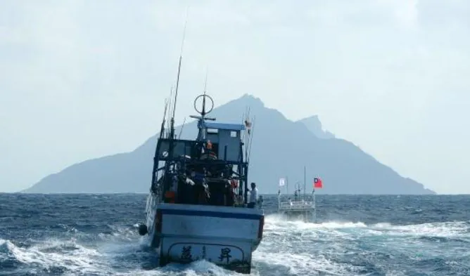 chinese-navy-boarded-a-fishing-vessel-from-taiwan