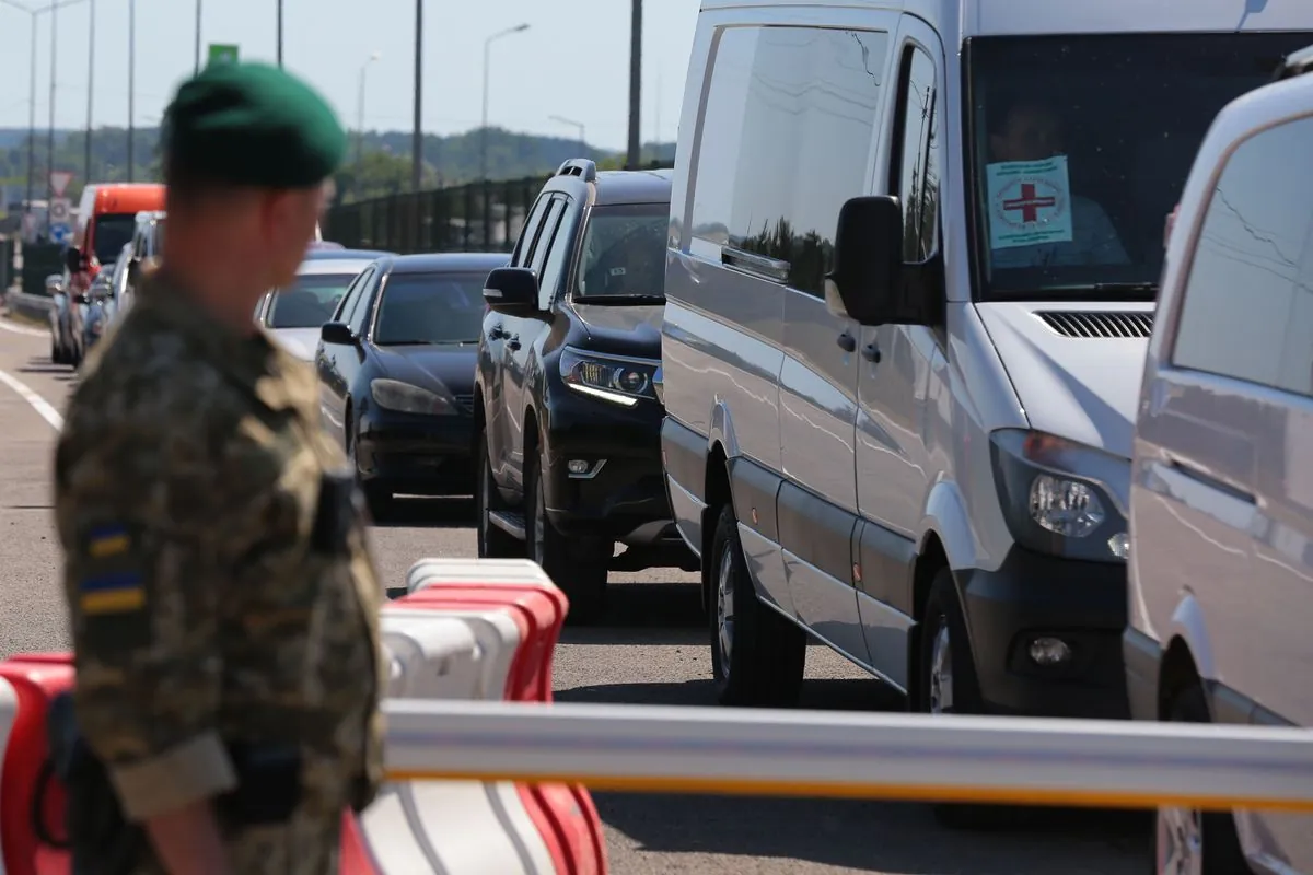 На границе с Польшей в трех пунктах пропуска после сбоев движение происходит без задержек - Демченко