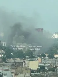 A large-scale fire broke out in the center of Kyiv: a two-story warehouse building is on fire