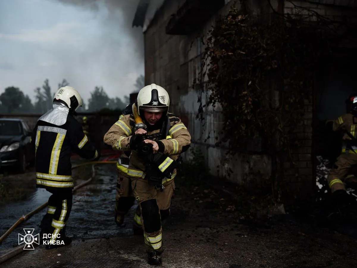 Rescuers eliminate large-scale fire in Podil district of Kyiv