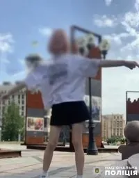 В Киеве 16-летняя блогерша устроила танцы под русскую музыку возле мемориала Героев Небесной Сотни: правоохранители отреагировали