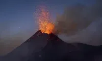 Извержение вулкана на Сицилии нарушило полеты в аэропорту Катании