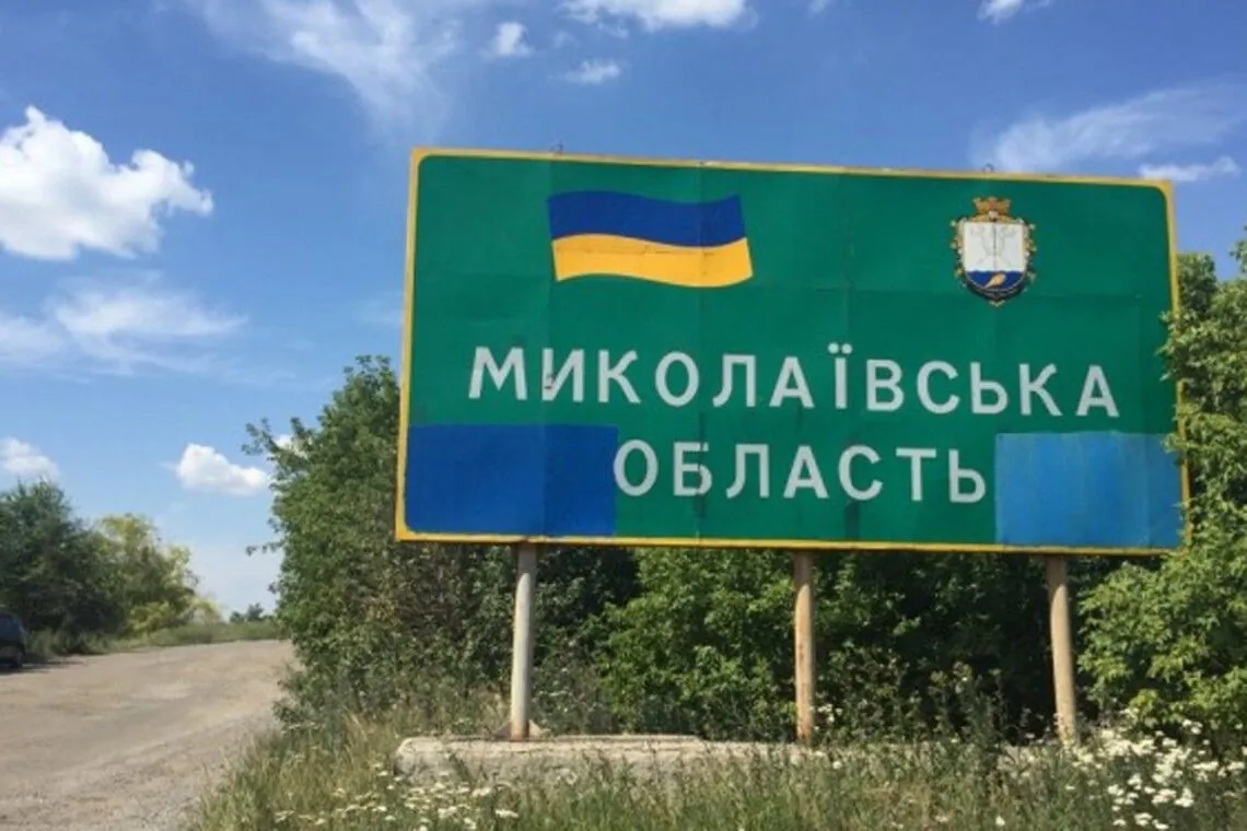 На Миколаївщині через падіння уламків збитої ракети спалахнула пожежа: без жертв