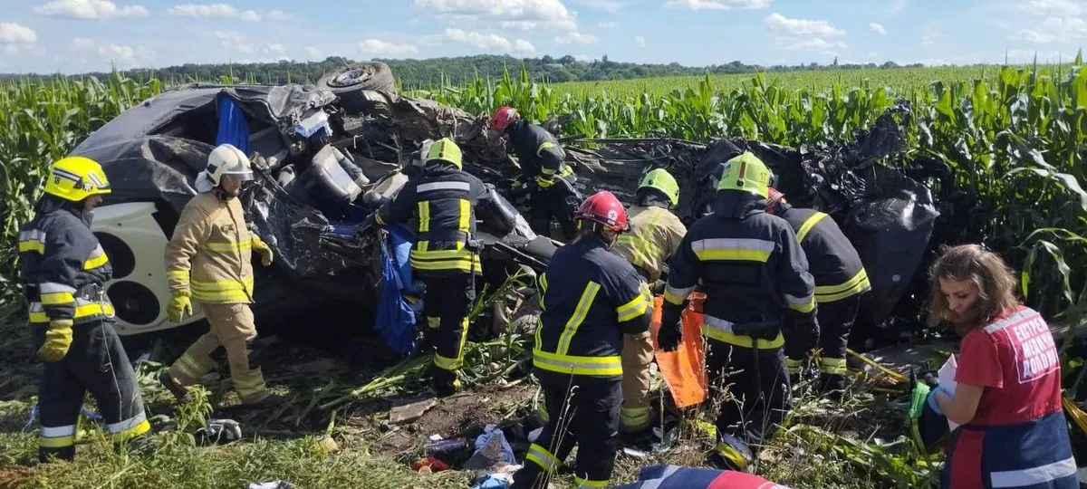 large-scale-accident-in-rivne-region-a-tanker-truck-collides-with-a-minibus-killing-14-people