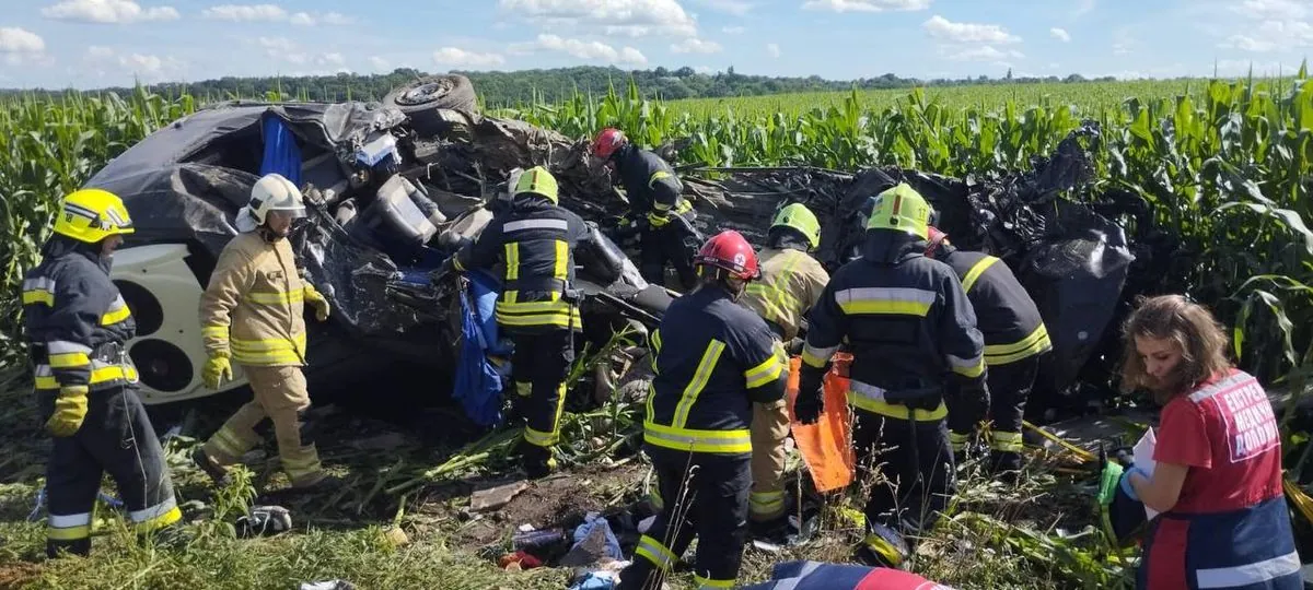 Large-scale accident in Rivne region: a tanker truck collides with a minibus, killing 14 people