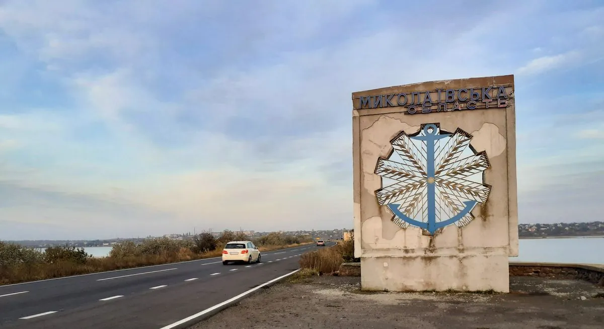 На Миколаївщині ворожим обстрілом зачепило пожежний автомобіль, пошкоджено ангар на території агропідприємства