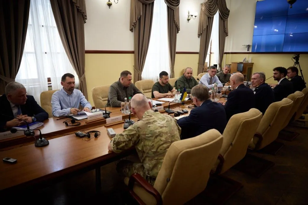 zelenskyy-and-british-defense-secretary-discuss-100-year-cooperation-agreement