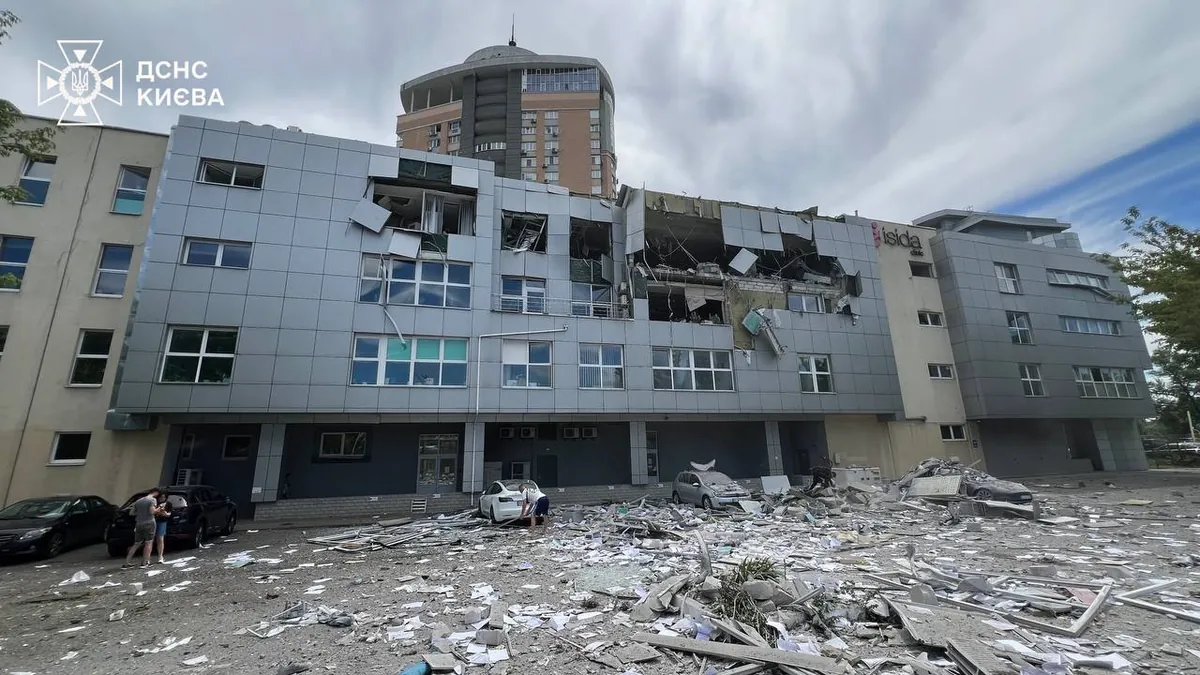 Russian Federation strikes again in Kyiv: medical center damaged, dead and wounded