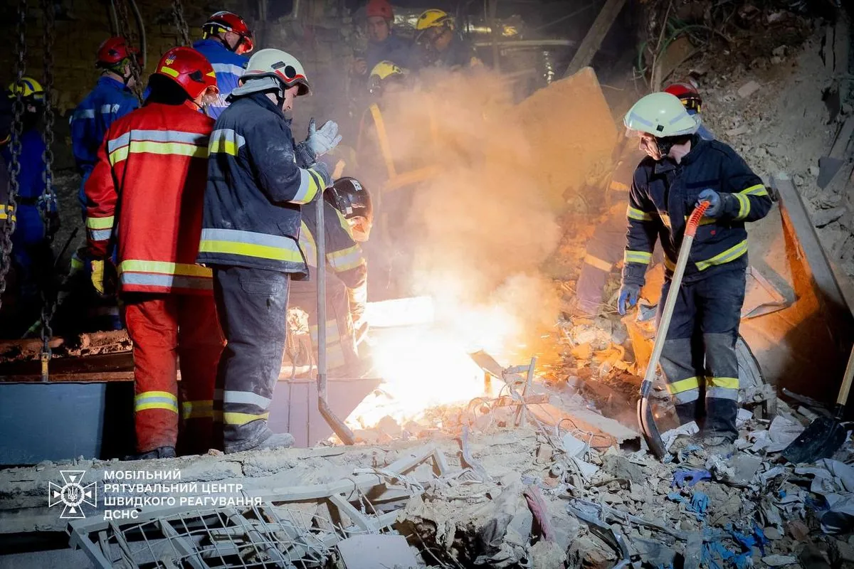 На месте разборов завалов в Киеве обнаружили тело мальчика