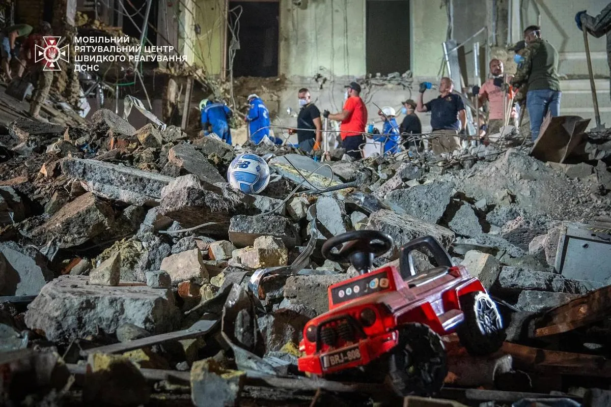 Зеленський про наслідки масованої атаки рф: 38 загиблих, 190 поранених, рятувальна операція триває