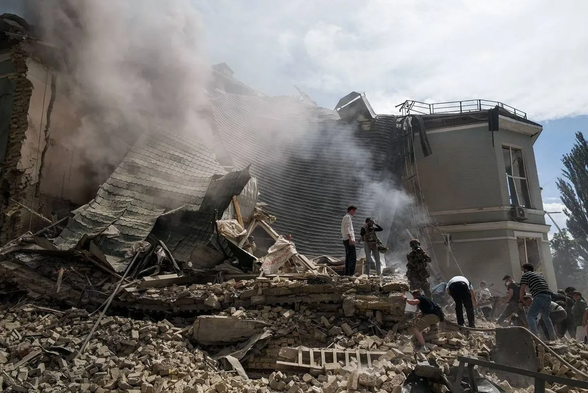 Ракетный удар по Киеву: под завалами еще могут быть люди - замглавы КГГА