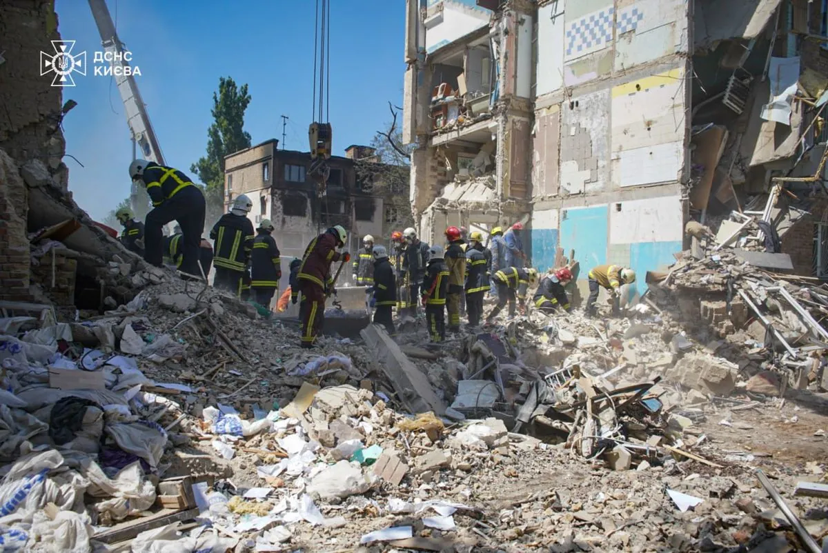 Rescue operation at one of the facilities in Kyiv: what is known