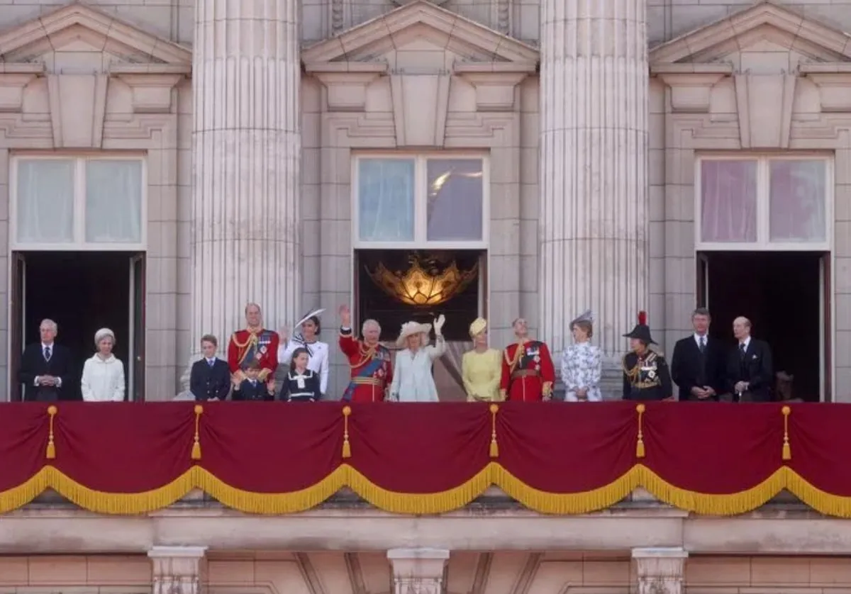 Букингемский дворец открывает для посетителей знаменитую балконную комнату