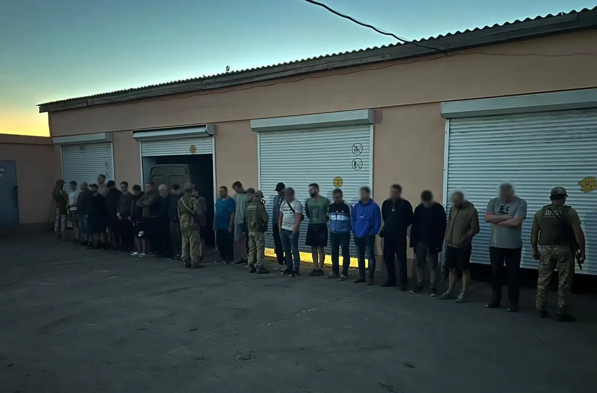 "Екскурсія на зерновозі":  ще 23 чоловіки намагались пробратися в Молдову 